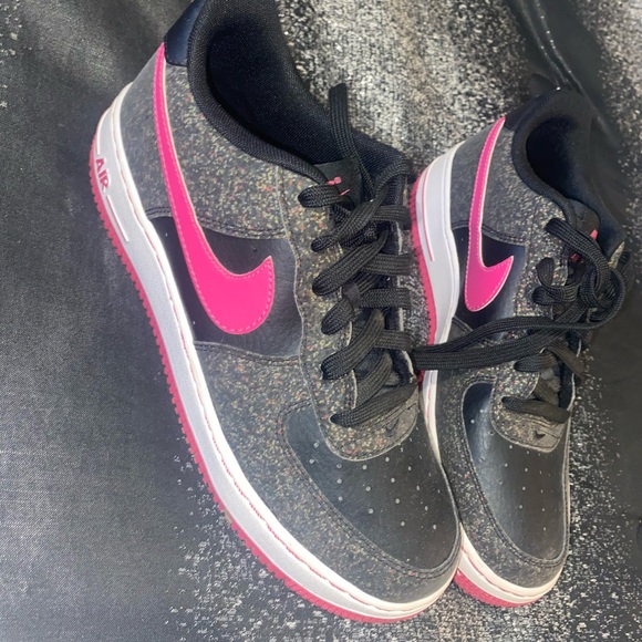 Nike - Picture 2 of 4